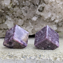 Load image into Gallery viewer, Kube i lepidolit 400-500 gr