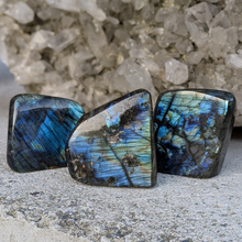 Load image into Gallery viewer, Labradorit freeform 300-400 gr