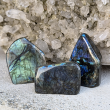 Load image into Gallery viewer, Labradorit freeform 600-700gr