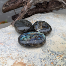 Indlæs billede til gallerivisning Labradorit palmstones