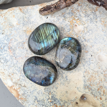 Indlæs billede til gallerivisning Labradorit palmstones