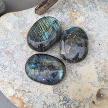 Indlæs billede til gallerivisning Labradorit palmstones