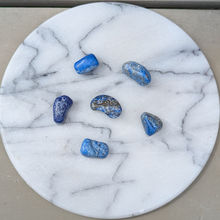 Indlæs billede til gallerivisning Små lapis lazuli lommesten