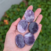 Indlæs billede til gallerivisning Lepidolit nussesten