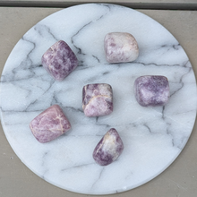 Indlæs billede til gallerivisning Lepidolit Lommesten