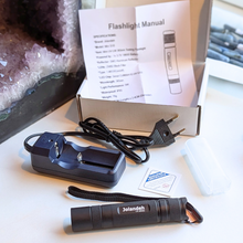 Indlæs billede til gallerivisning Mini UV LW 365nm Testing Flashlight