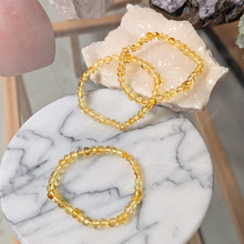 Indlæs billede til gallerivisning Lys rav armbånd