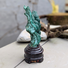 Load image into Gallery viewer, Malakit i træfod