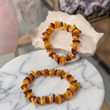 Indlæs billede til gallerivisning Multifarvet chip armbånd i rav