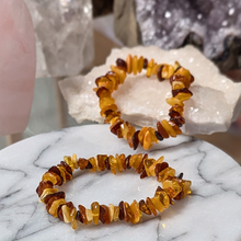 Indlæs billede til gallerivisning Multifarvet chip armbånd i rav