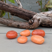 Load image into Gallery viewer, Orange calcit palmstones