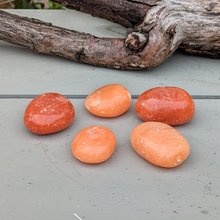 Load image into Gallery viewer, Orange calcit palmstones