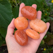 Load image into Gallery viewer, Orange calcit palmstones