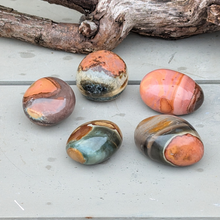 Load image into Gallery viewer, Polychrome jaspis palmstones