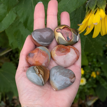 Load image into Gallery viewer, Små polychrome jaspis hjerter