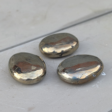 Indlæs billede til gallerivisning Pyrit palmstones