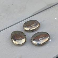 Indlæs billede til gallerivisning Pyrit palmstones