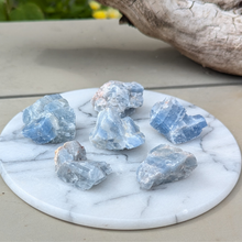 Load image into Gallery viewer, Rå blå calcit lommesten