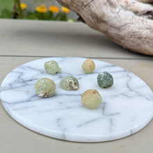 Load image into Gallery viewer, Rå prehnit lommesten