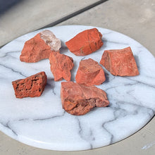 Indlæs billede til gallerivisning Rå rød jaspis lommesten