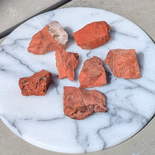 Indlæs billede til gallerivisning Rå rød jaspis lommesten