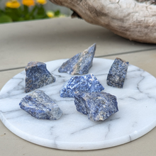Indlæs billede til gallerivisning Rå sodalit lommesten