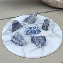 Indlæs billede til gallerivisning Rå sodalit lommesten