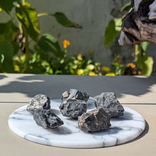 Indlæs billede til gallerivisning Sort turmalin lommesten