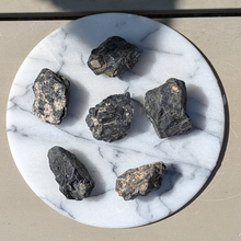 Indlæs billede til gallerivisning Sort turmalin lommesten