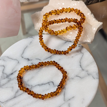 Indlæs billede til gallerivisning Mørk rav armbånd