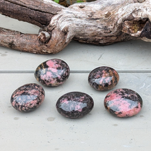 Indlæs billede til gallerivisning Rhodonit palmstones