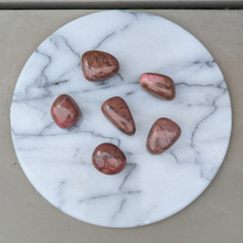 Indlæs billede til gallerivisning Rhodonit lommesten