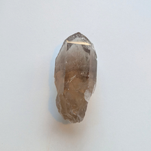Load image into Gallery viewer, Røgkvarts spids 150 - 200g
