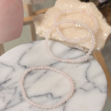 Indlæs billede til gallerivisning Armbånd i lys rosakvarts 4 mm perler