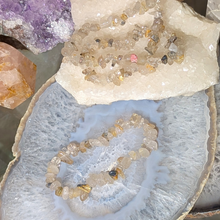 Load image into Gallery viewer, Chip armbånd i rutilkvarts