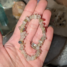 Load image into Gallery viewer, Chip armbånd i rutilkvarts