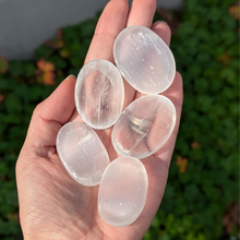 Indlæs billede til gallerivisning Selenit nussesten