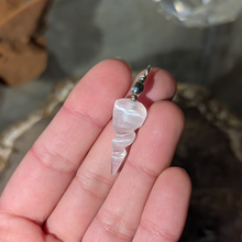 Indlæs billede til gallerivisning Selenit snoet pendul vedhæng