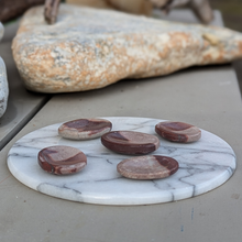 Load image into Gallery viewer, Shiva lingam nussesten