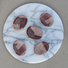 Load image into Gallery viewer, Shiva lingam nussesten