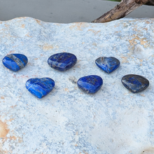 Load image into Gallery viewer, Lapis lazuli hjerter