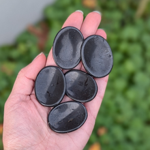 Indlæs billede til gallerivisning Sort turmalin nussesten