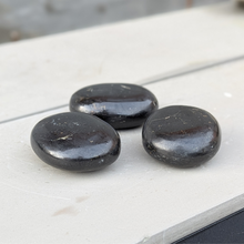 Indlæs billede til gallerivisning Sort turmalin palmstones