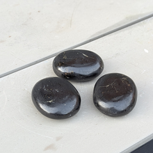 Indlæs billede til gallerivisning Sort turmalin palmstones
