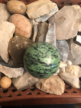 Indlæs billede til gallerivisning Rubin Fuchsit Kugle - 5,5 - 6 cm