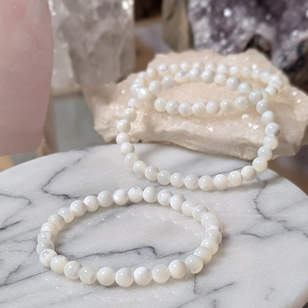 Shell armbånd med 6 mm perler
