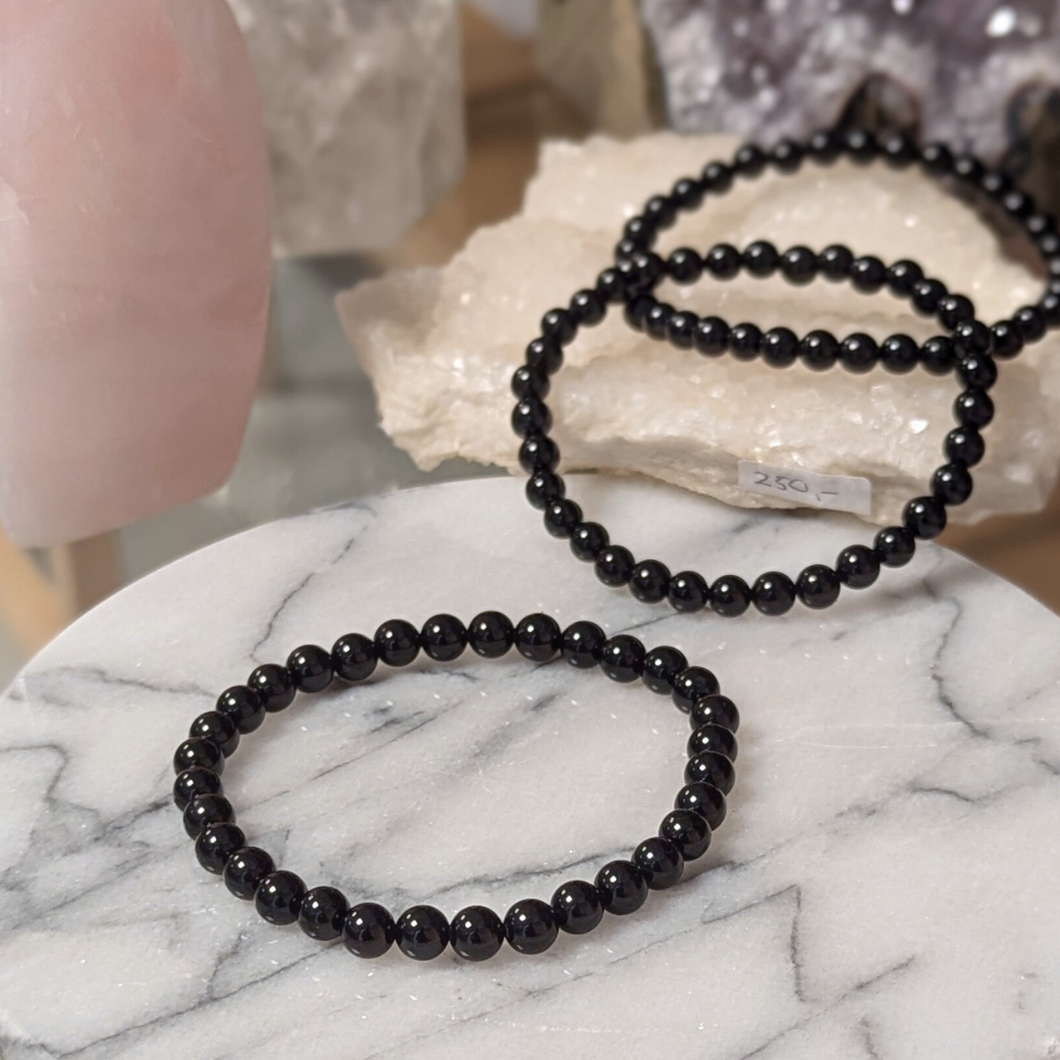 Armbånd i sort turmalin med 6mm perler