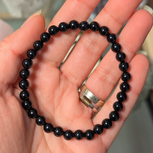 Indlæs billede til gallerivisning Armbånd i sort turmalin med 6mm perler
